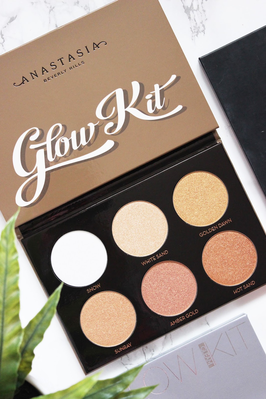 Anastasia Beverly Hills Ultimate Glow Kit Review & Swatches British